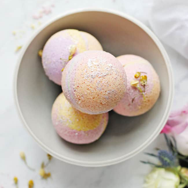 Easy DIY Recipe for Bath Bomb Detox Bath - Our Essential ...